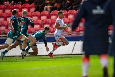 190124 - Scarlets v Edinburgh Rugby - EPCR Challenge Cup - Duhan van der Merwe of Edinburgh scores a try