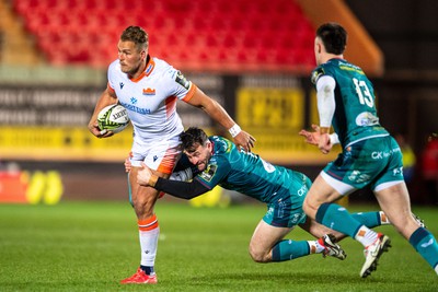 190124 - Scarlets v Edinburgh Rugby - EPCR Challenge Cup - Duhan van der Merwe of Edinburgh is tackled by Ryan Conbeer of Scarlets