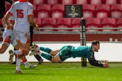 190124 - Scarlets v Edinburgh Rugby - EPCR Challenge Cup - Ryan Conbeer of Scarlets scores a  try 