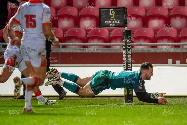 190124 - Scarlets v Edinburgh Rugby - EPCR Challenge Cup - Ryan Conbeer of Scarlets scores a  try 
