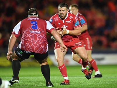 011021 - Scarlets v Emirates Lions - United Rugby Championship - Rob Evans of Scarlets takes on Carlu Sadie of Lions