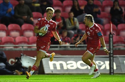 011021 - Scarlets v Emirates Lions - United Rugby Championship - Tom Rogers of Scarlets runs in to score try