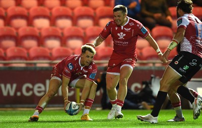 011021 - Scarlets v Emirates Lions - United Rugby Championship - Tom Rogers of Scarlets runs in to score try