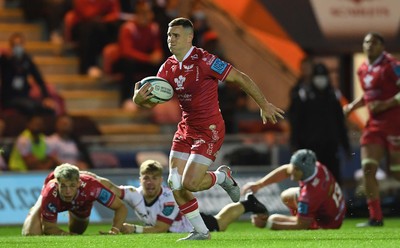 011021 - Scarlets v Emirates Lions - United Rugby Championship - Dane Blacker of Scarlets gets into space