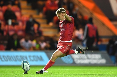 011021 - Scarlets v Emirates Lions - United Rugby Championship - Sam Costelow of Scarlets kicks at goal