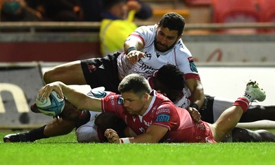 011021 - Scarlets v Emirates Lions - United Rugby Championship - Steff Evans of Scarlets scores try