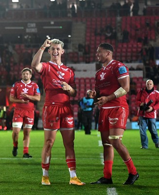 011021 - Scarlets v Emirates Lions - United Rugby Championship - Dan Davis and Tom Rogers of Scarlets celebrate win