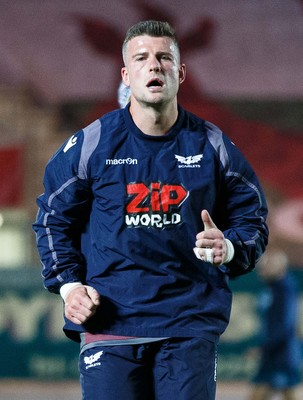 011021 - Scarlets v Emirates Lions - United Rugby Championship - Scott Williams of Scarlets warms up ahead of the match