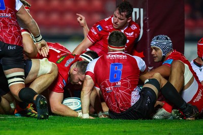 011021 - Scarlets v Emirates Lions - United Rugby Championship - Rob Evans of Scarlets scores a try