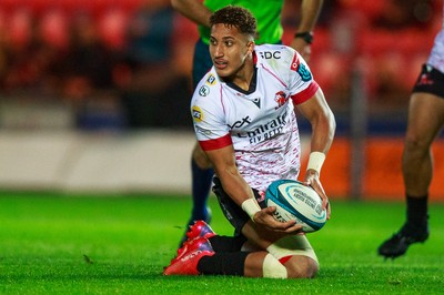 011021 - Scarlets v Emirates Lions - United Rugby Championship - Jordan Hendrikse of Emirates Lions offloads the ball