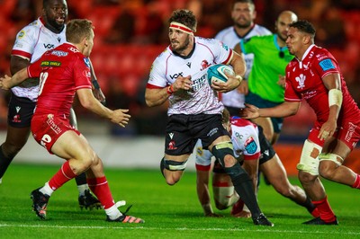 011021 - Scarlets v Emirates Lions - United Rugby Championship - Jaco Kriel of Emirates Lions on the attack