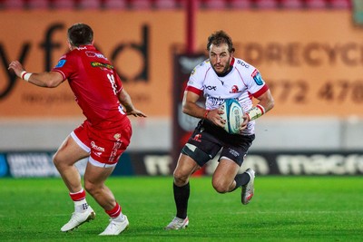 011021 - Scarlets v Emirates Lions - United Rugby Championship - Burger Odendaal of Emirates Lions runs at the defence