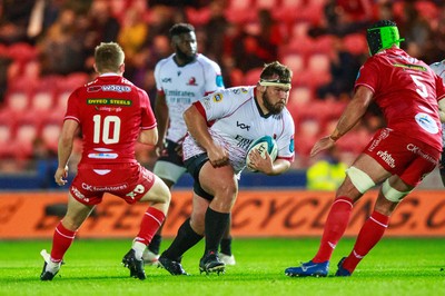 011021 - Scarlets v Emirates Lions - United Rugby Championship - Carlu Sadie of Emirates Lions on the charge