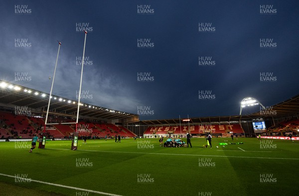 111123 - Scarlets v Emirates Lions, United Rugby Championship - The Lions warm up ahead of the match at Parc y Scarlets