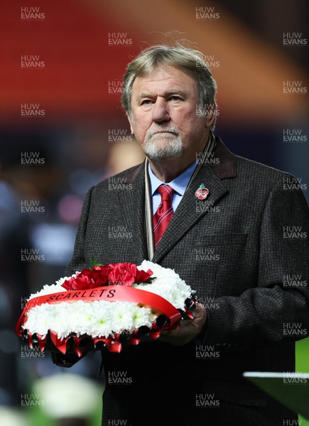 111123 - Scarlets v Emirates Lions, United Rugby Championship - Scarlets President Derek Quinnell with a wreath to mark Remembrance Day