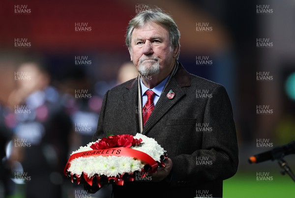 111123 - Scarlets v Emirates Lions, United Rugby Championship - Scarlets President Derek Quinnell with a wreath to mark Remembrance Day