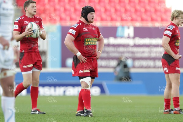 081212 Scarlets v Exeter Chiefs - Heineken Cup - Scarlets' Samson Lee prepares for kick off