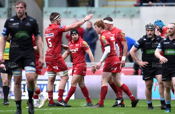 070418 - Scarlets v Glasgow - Guinness PRO14 - Rhys Patchell of Scarlets celebrates his try with Steve Cummins (left)