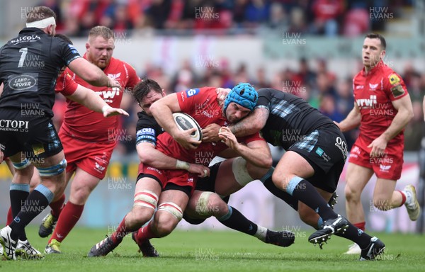 070418 - Scarlets v Glasgow - Guinness PRO14 - Tadhg Beirne of Scarlets is tackled by Ryan Wilson and Jamie Bhatti of Glasgow