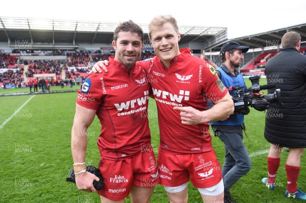 070418 - Scarlets v Glasgow - Guinness PRO14 - Leigh Halfpenny and Aled Davies of Scarlets at the end of the game