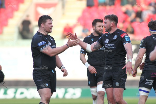 290423 - Scarlets v Glasgow Warriors - EPCR Challenge Cup Semi-Final - Players of Glasgow Warriors celebrate reaching the final at the end of the game