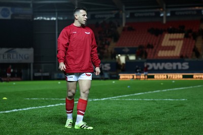 291125 - Scarlets v Glasgow Warriors - United Rugby Championship - Gareth Davies of Scarlets in the warm up