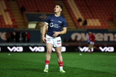 291125 - Scarlets v Glasgow Warriors - United Rugby Championship - Carwyn Leggatt Jones of Scarlets warms up before kick off
