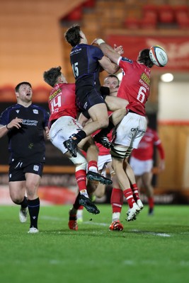 291125 - Scarlets v Glasgow Warriors - United Rugby Championship - Josh Mckay of Glasgow spills a high catch under pressure from Iori Badham and Max Douglas of Scarlets