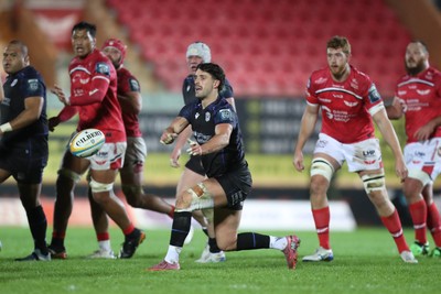 291125 - Scarlets v Glasgow Warriors - United Rugby Championship - Adam Hastings of Glasgow 
