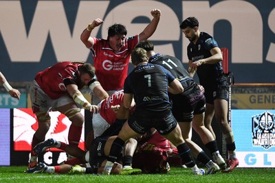 291125 - Scarlets v Glasgow Warriors - United Rugby Championship - Josh Macleod of Scarlets scores a try