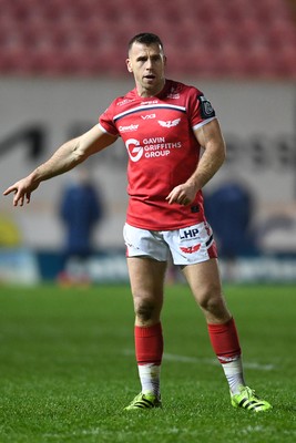 291125 - Scarlets v Glasgow Warriors - United Rugby Championship - Gareth Davies of Scarlets