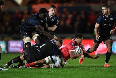 291125 - Scarlets v Glasgow Warriors - United Rugby Championship - Kemsley Mathias of Scarlets is challenged by Alex Craig of Glasgow