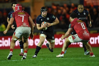 291125 - Scarlets v Glasgow Warriors - United Rugby Championship - Max Williamson of Glasgow is challenged by Fletcher Anderson of Scarlets