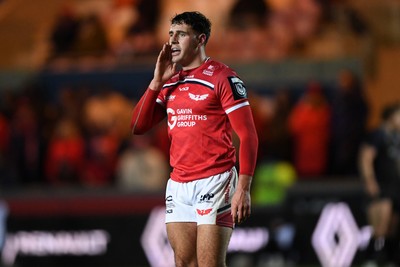 291125 - Scarlets v Glasgow Warriors - United Rugby Championship - Jac Davies of Scarlets