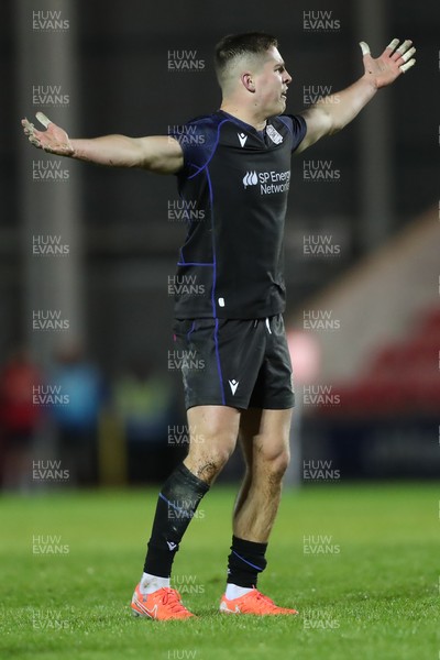 291125 - Scarlets v Glasgow Warriors - United Rugby Championship - Dan Lancaster of Glasgow remonstrates with a decision 