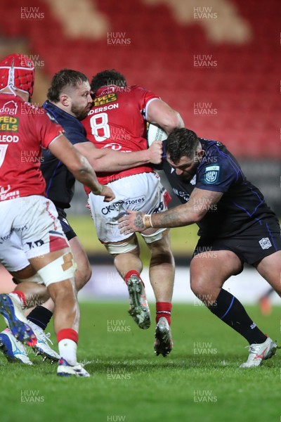 291125 - Scarlets v Glasgow Warriors - United Rugby Championship - Fletcher Anderson of Scarlets on the charge 