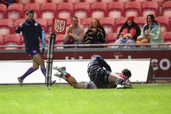 291125 - Scarlets v Glasgow Warriors - United Rugby Championship - Macs Page of Scarlets scores a try 
