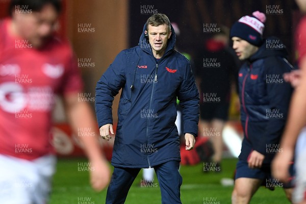 291125 - Scarlets v Glasgow Warriors - United Rugby Championship - Scarlets head coach, Dwayne Peel