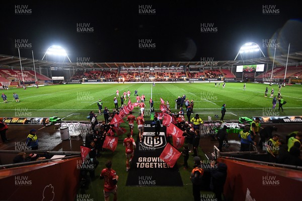 291125 - Scarlets v Glasgow Warriors - United Rugby Championship - Scarlets run out at the start of the match