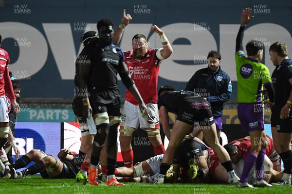 291125 - Scarlets v Glasgow Warriors - United Rugby Championship - Josh Macleod of Scarlets scores a try