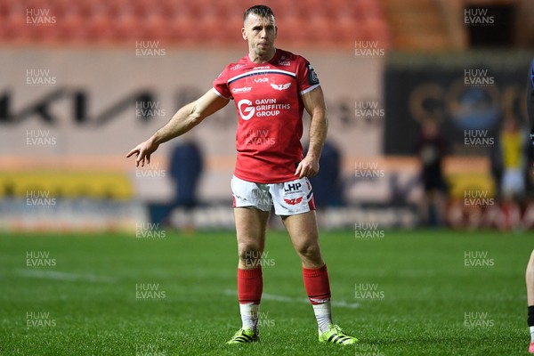 291125 - Scarlets v Glasgow Warriors - United Rugby Championship - Gareth Davies of Scarlets