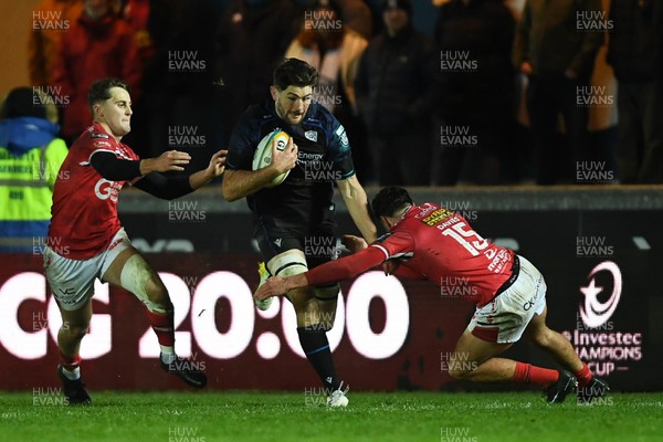 291125 - Scarlets v Glasgow Warriors - United Rugby Championship - Stafford McDowall of Glasgow is challenged by Jac Davies of Scarlets