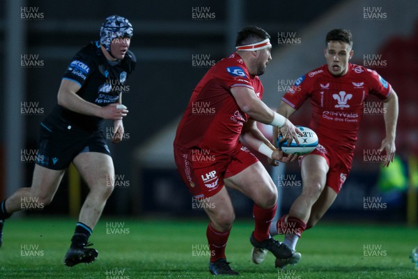 300324 - Scarlets v Glasgow Warriors - United Rugby Championship - Wyn Jones of Scarlets passes the ball to Kieran Hardy