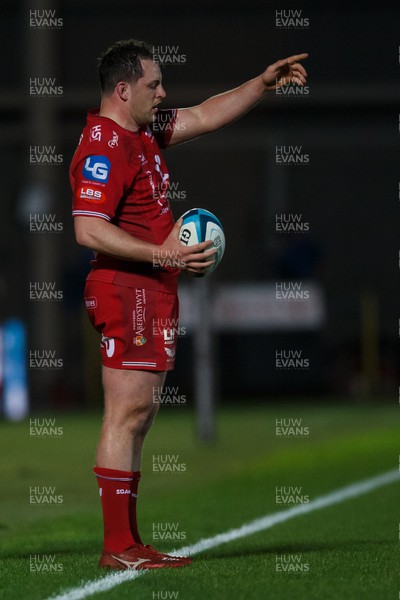 300324 - Scarlets v Glasgow Warriors - United Rugby Championship - Ryan Elias of Scarlets prepares to throw the ball into a lineout