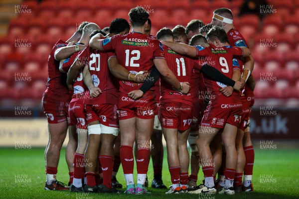 300324 - Scarlets v Glasgow Warriors - United Rugby Championship - Scarlets players looking dejected in huddle