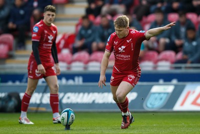 260424 - Scarlets v Hollywoodbets Sharks - United Rugby Championship - Sam Costelow of Scarlets kicks a penalty