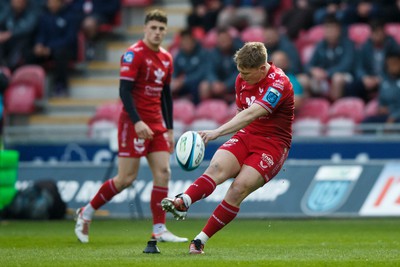 260424 - Scarlets v Hollywoodbets Sharks - United Rugby Championship - Sam Costelow of Scarlets kicks a penalty