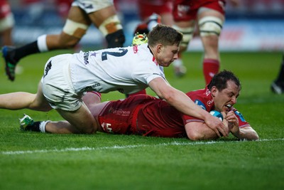 260424 - Scarlets v Hollywoodbets Sharks - United Rugby Championship - Ryan Elias of Scarlets scores a try