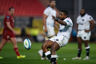 260424 - Scarlets v Hollywoodbets Sharks - United Rugby Championship - Siya Masuku of Sharks kicks the ball