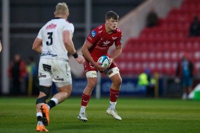 260424 - Scarlets v Hollywoodbets Sharks - United Rugby Championship - Taine Plumtree of Scarlets looks for a gap